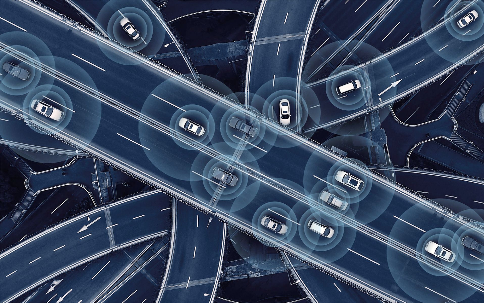 En motorväg med bilar ovanifrån